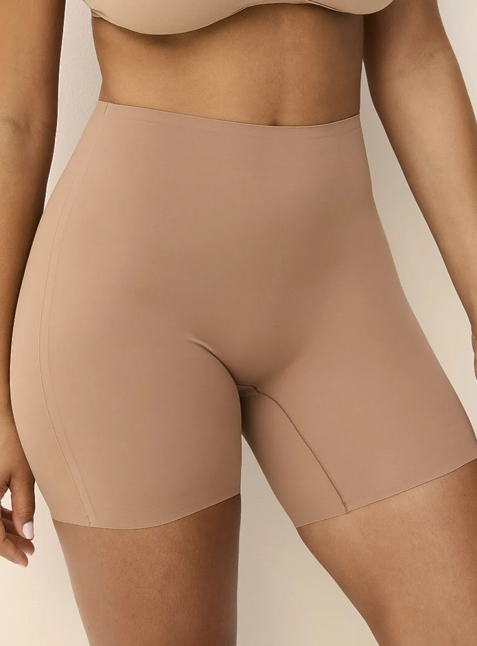 Seamless high-waist smoothing short