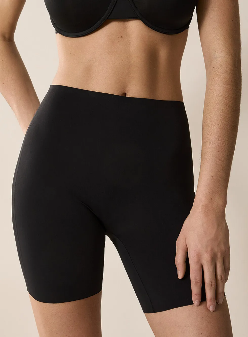Seamless high-waist smoothing short