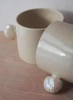 Seashell handle ceramic mug