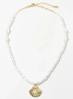 Seashell pearl necklace