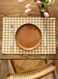 Seasonal gingham placemat
