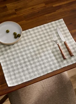 Seasonal gingham placemat
