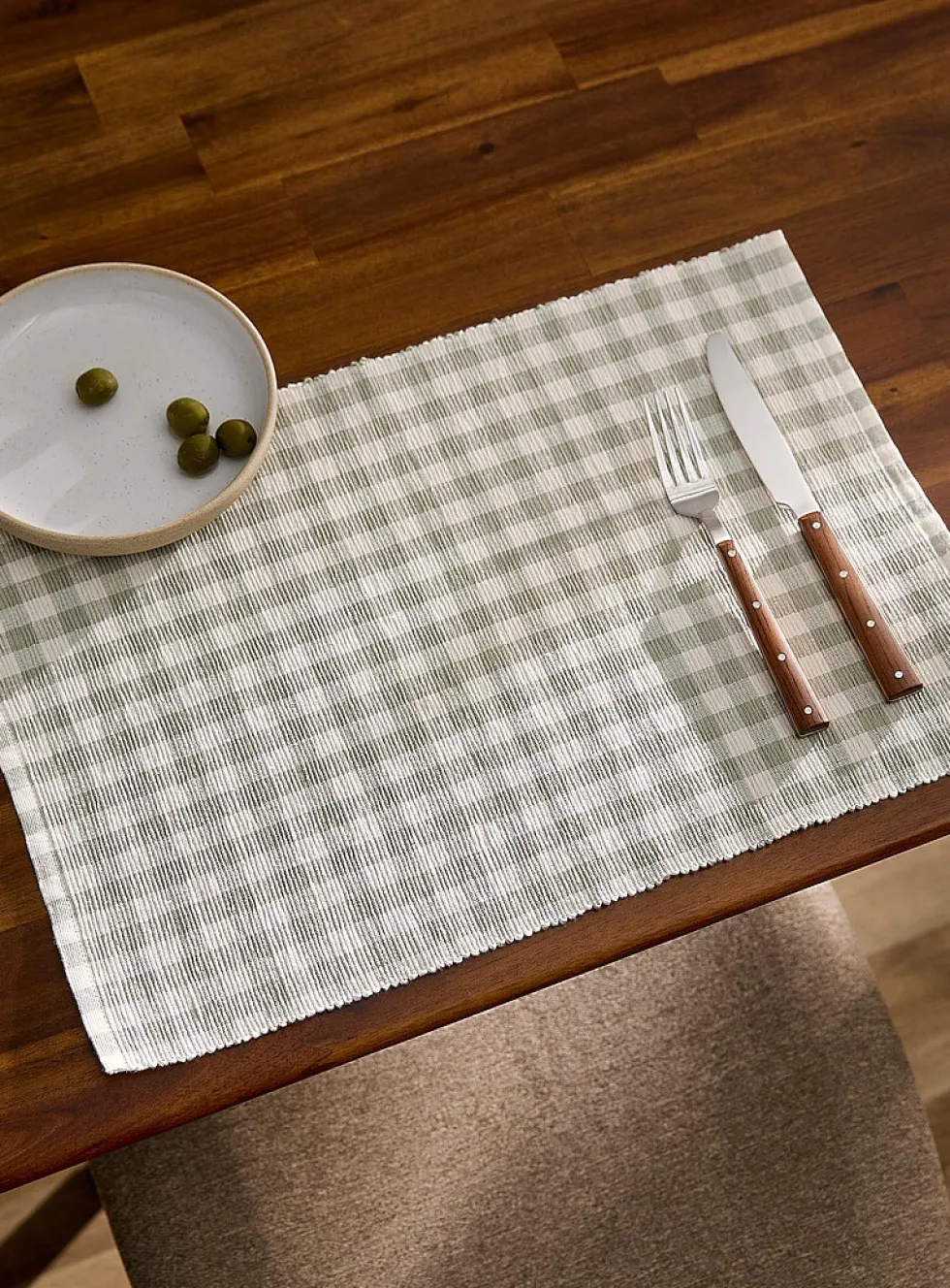 Seasonal gingham placemat