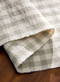 Seasonal gingham placemat
