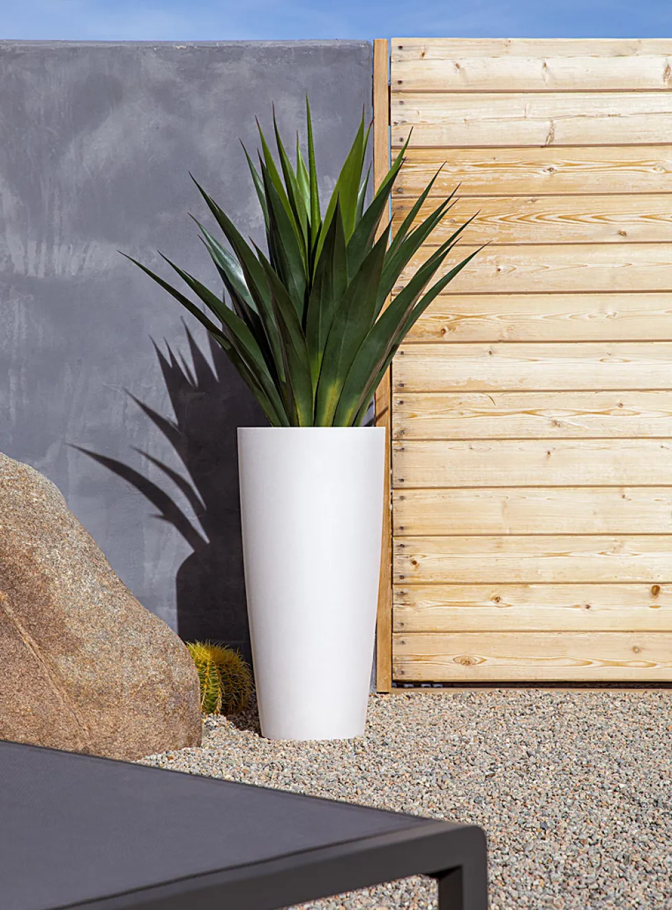 Selena conical planter