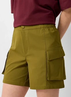 Semi-elastic waist cargo short