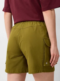Semi-elastic waist cargo short