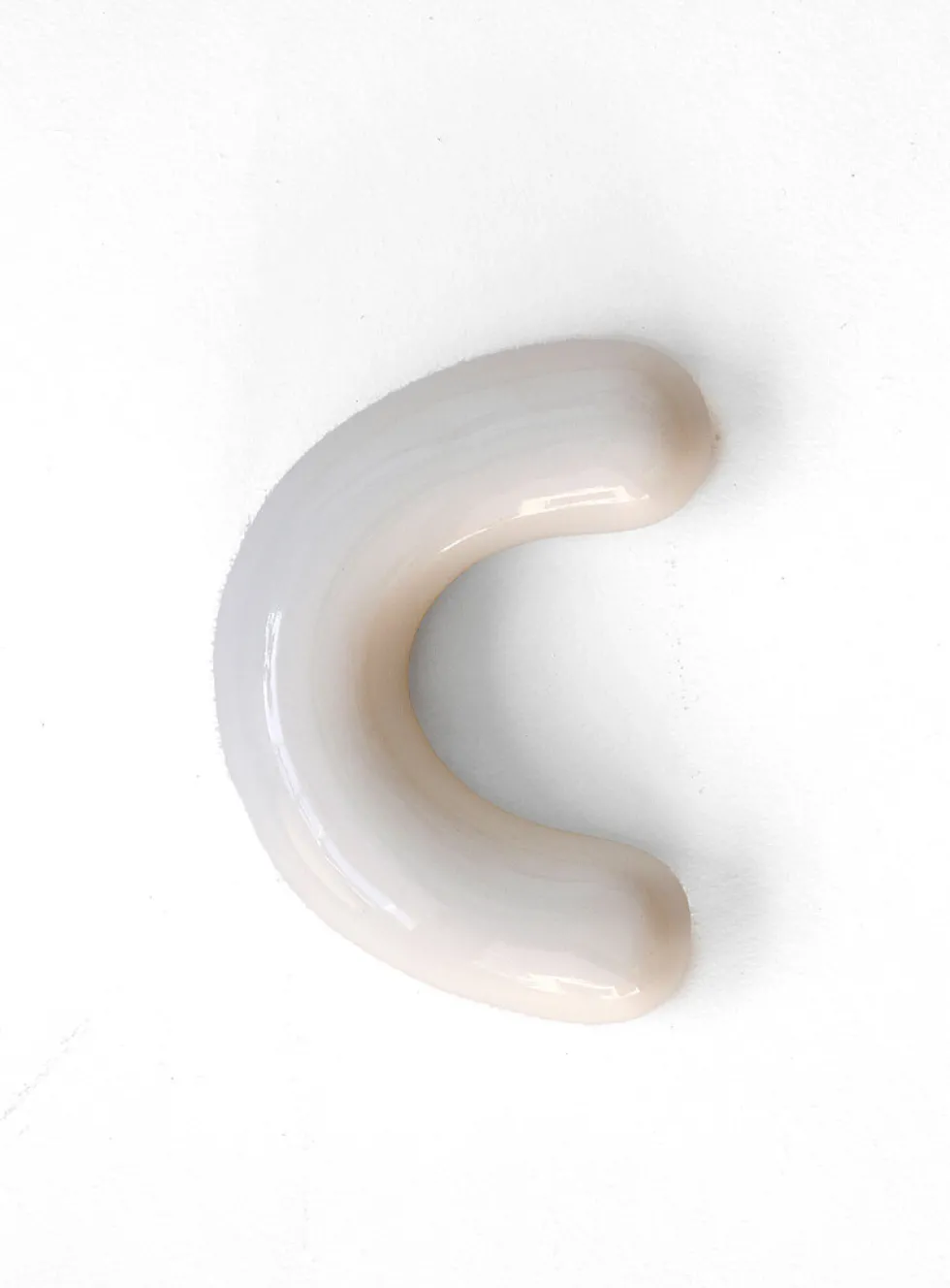 Semiporcelain letter C wall ornament