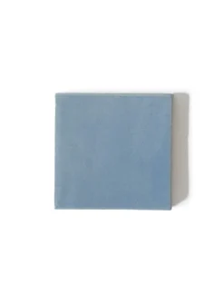 Semiporcelain letter L wall ornament