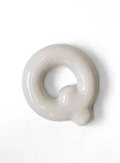 Semiporcelain letter Q wall ornament