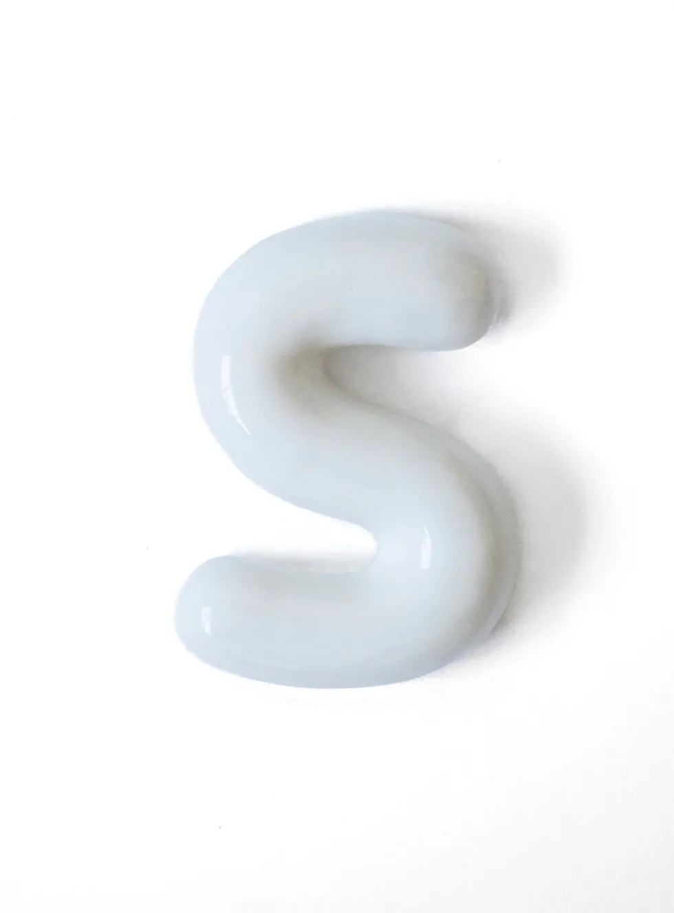 Semiporcelain letter S wall ornament