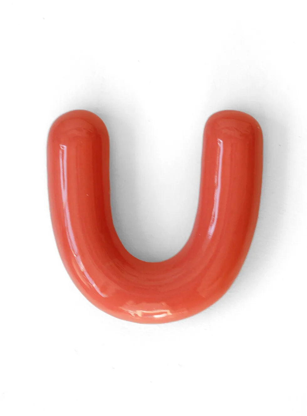Semiporcelain letter U wall ornament
