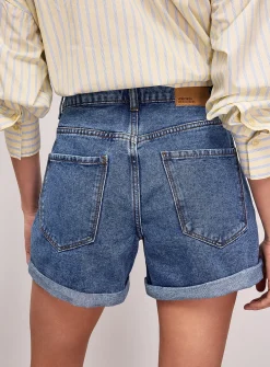 Sewn cuffs denim mom short