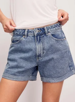 Sewn cuffs denim mom short