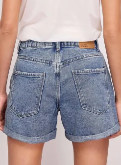 Sewn cuffs denim mom short