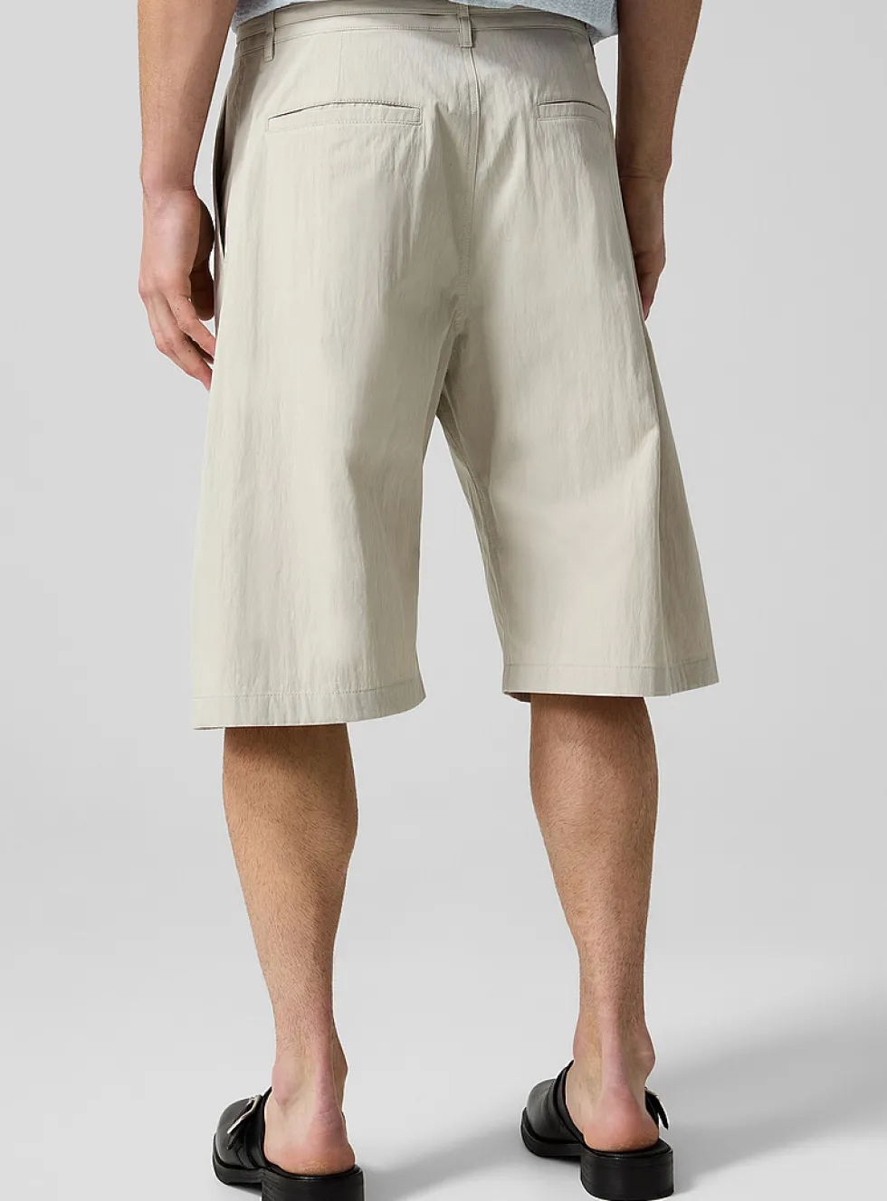 Sewn-in belt Bermuda short