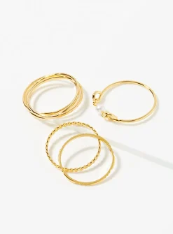 Shiny minimalist rings