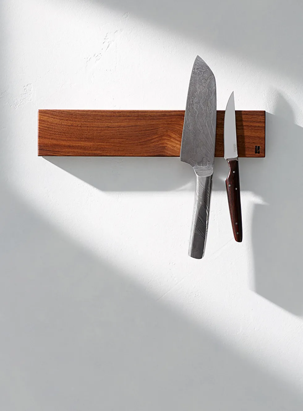 Short magnetic knife holder