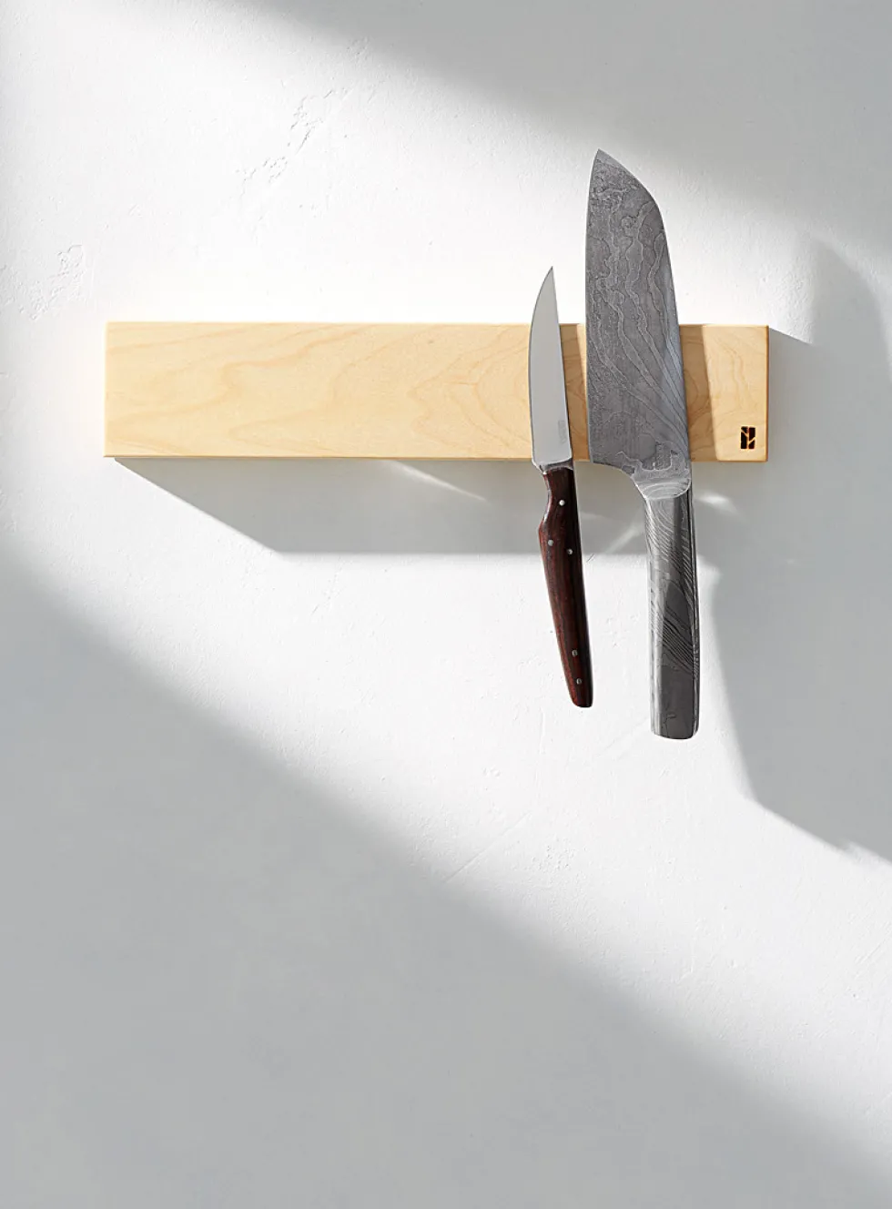 Short magnetic knife holder