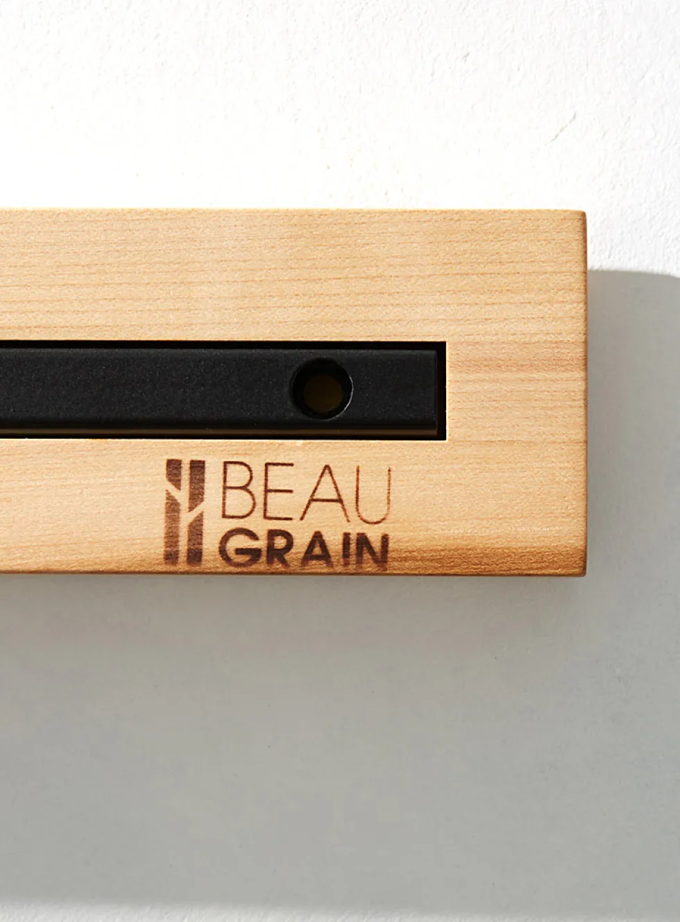 Short magnetic knife holder
