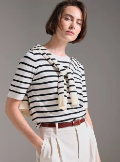 Short-sleeve fine-knit sweater
