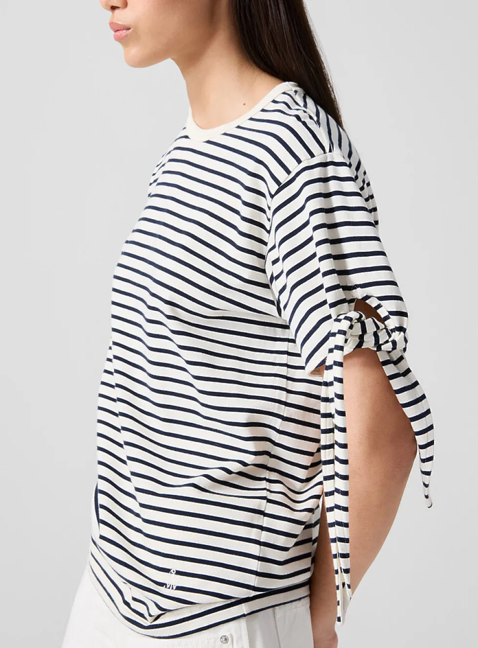 Short-sleeve sailor top with knot