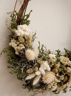 Sia dried plant wreath
