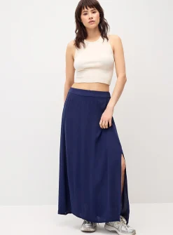 Side-slit textured crepe maxi skirt