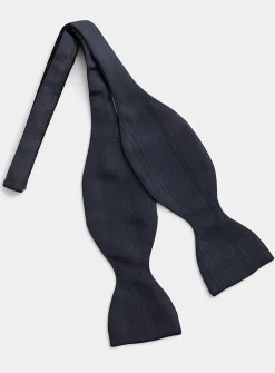 Silk bow tie
