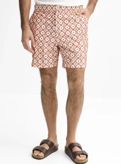 Simple flower embossed jacquard short