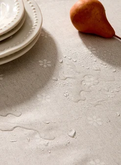 Simple flowers coated tablecloth