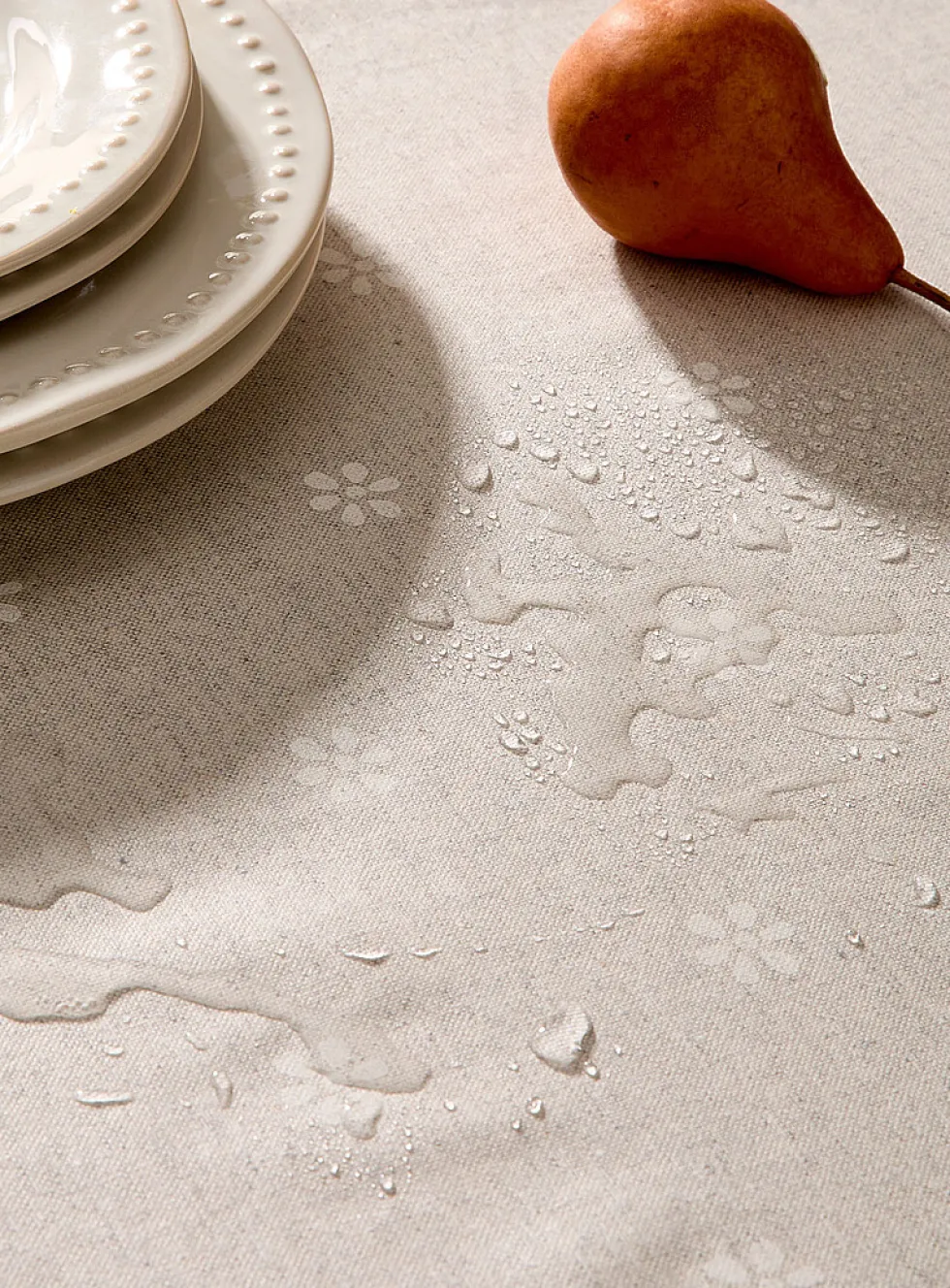 Simple flowers coated tablecloth