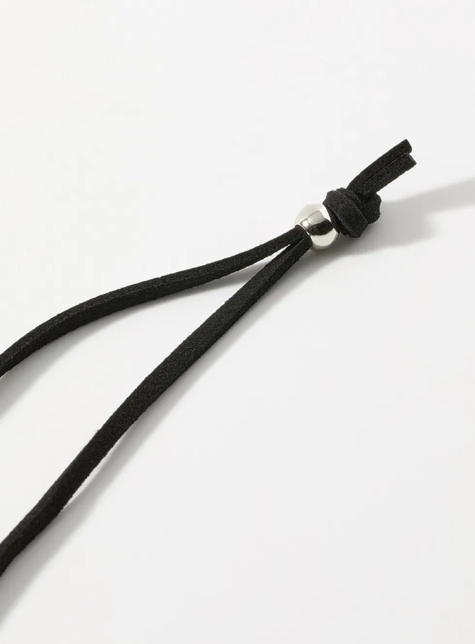Sinuous hammered medallion cord necklace