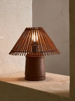 Slatted bamboo shade table lamp