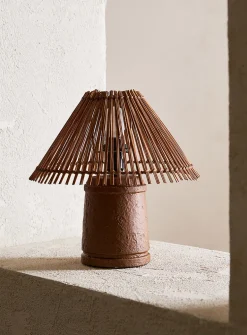 Slatted bamboo shade table lamp