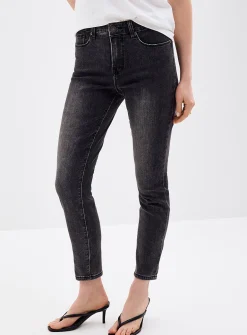 Sleek stretch jean