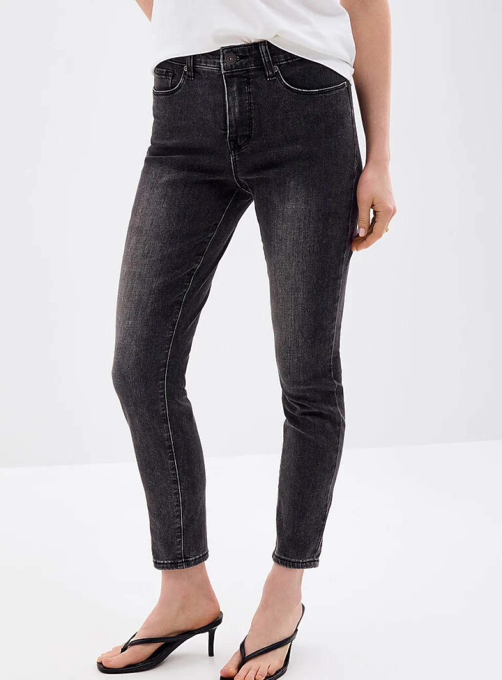 Sleek stretch jean