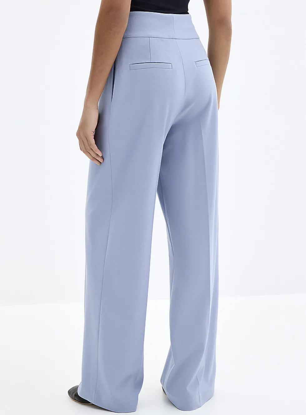Sleek-waist stretch crepe pant