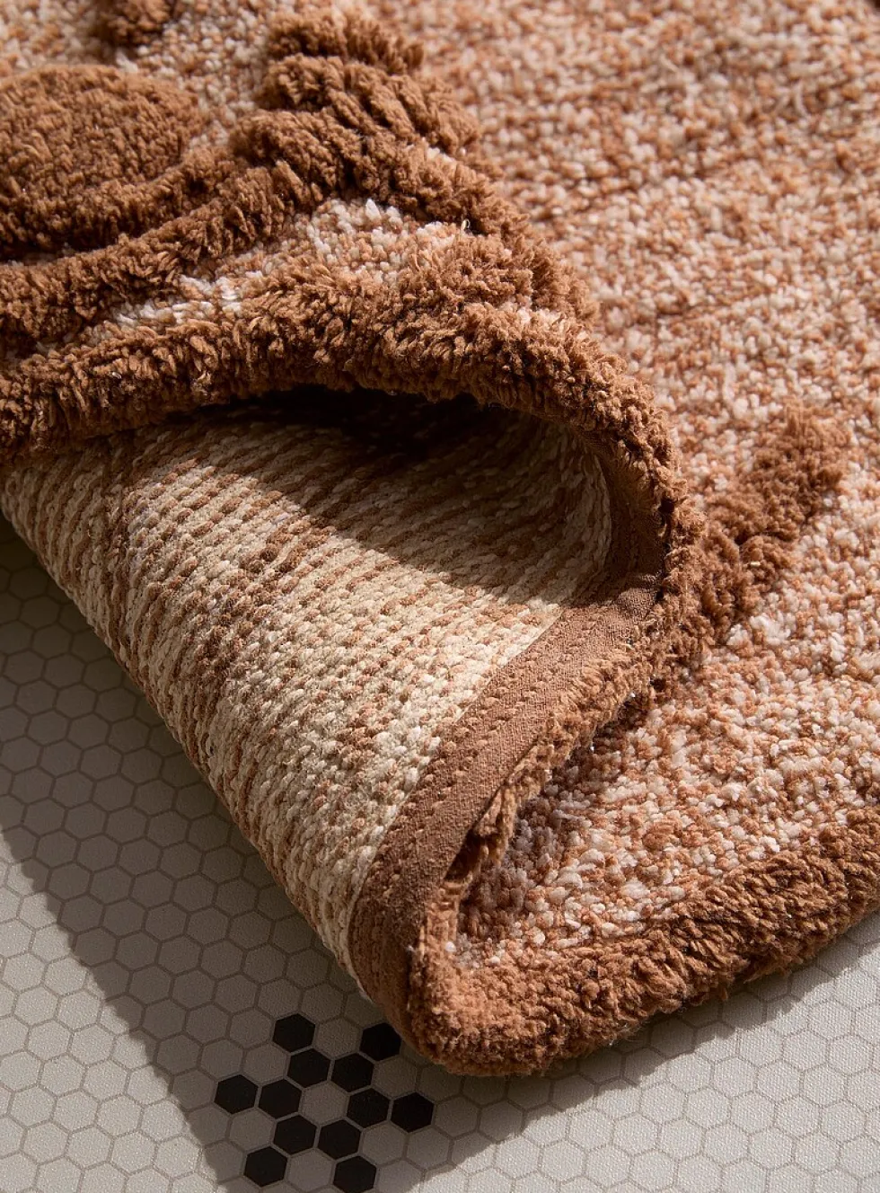 Sleeping cat bath mat