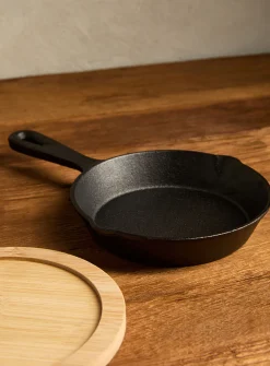 Small cast iron skillet with bamboo tray