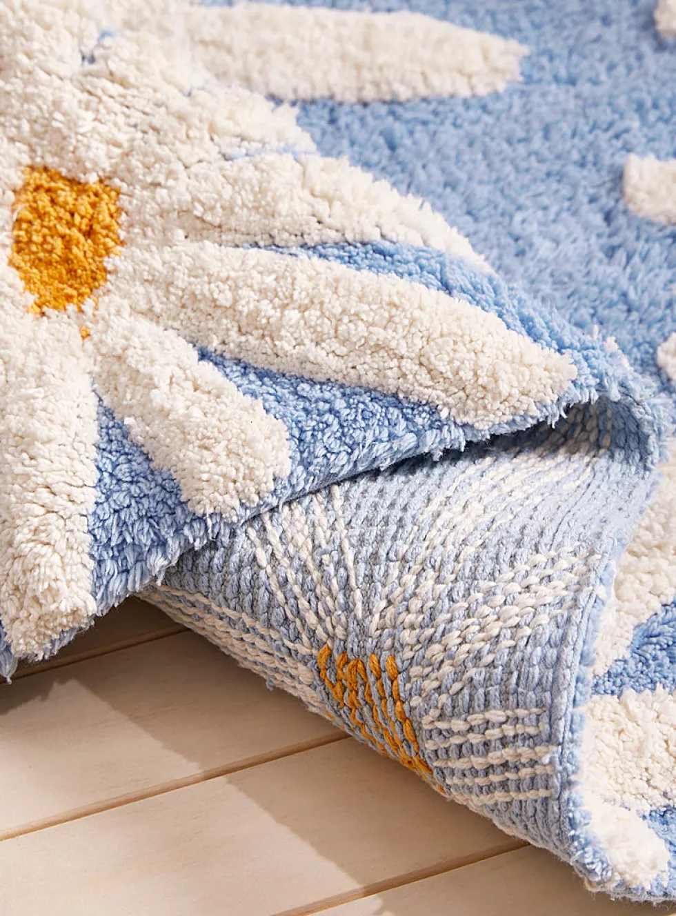 Small daisies bath mat