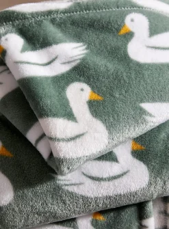 Small ducks soft plush throw