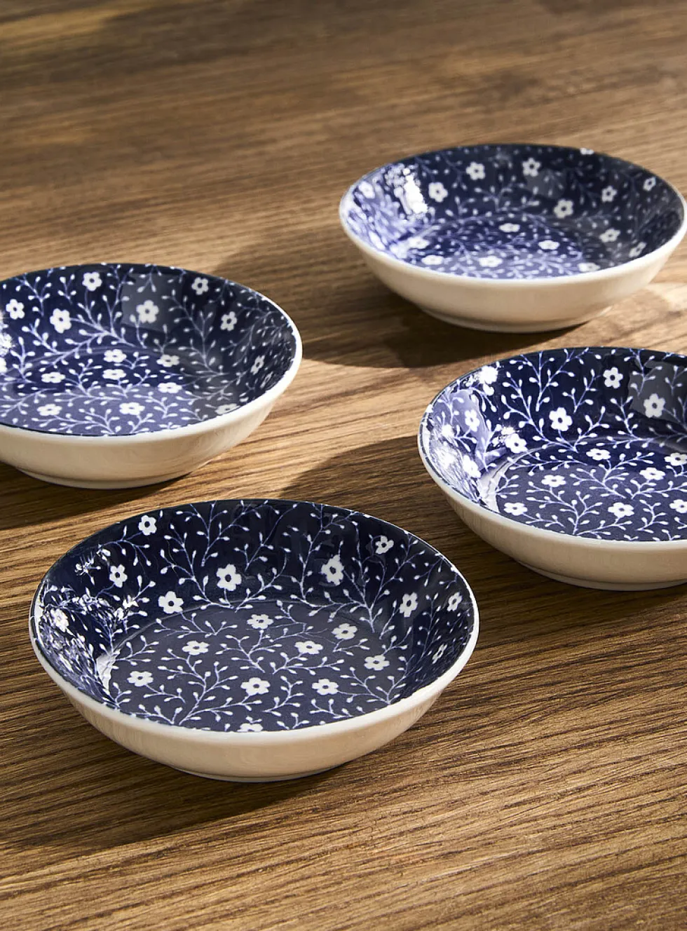 Small flowers pinch bowls