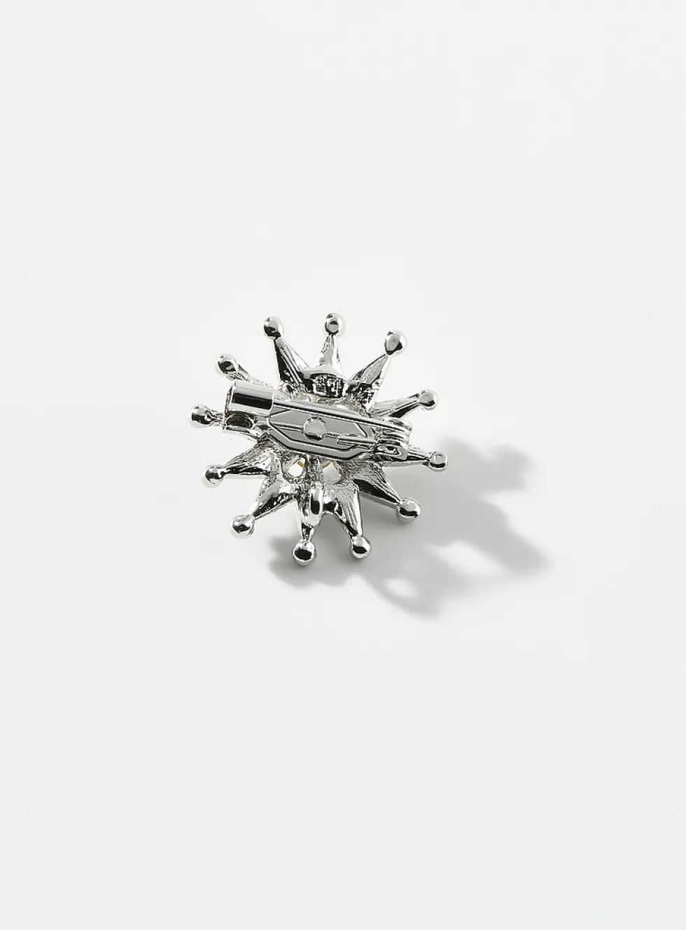 Small golden-star brooch
