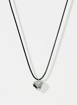 Small heart cord necklace