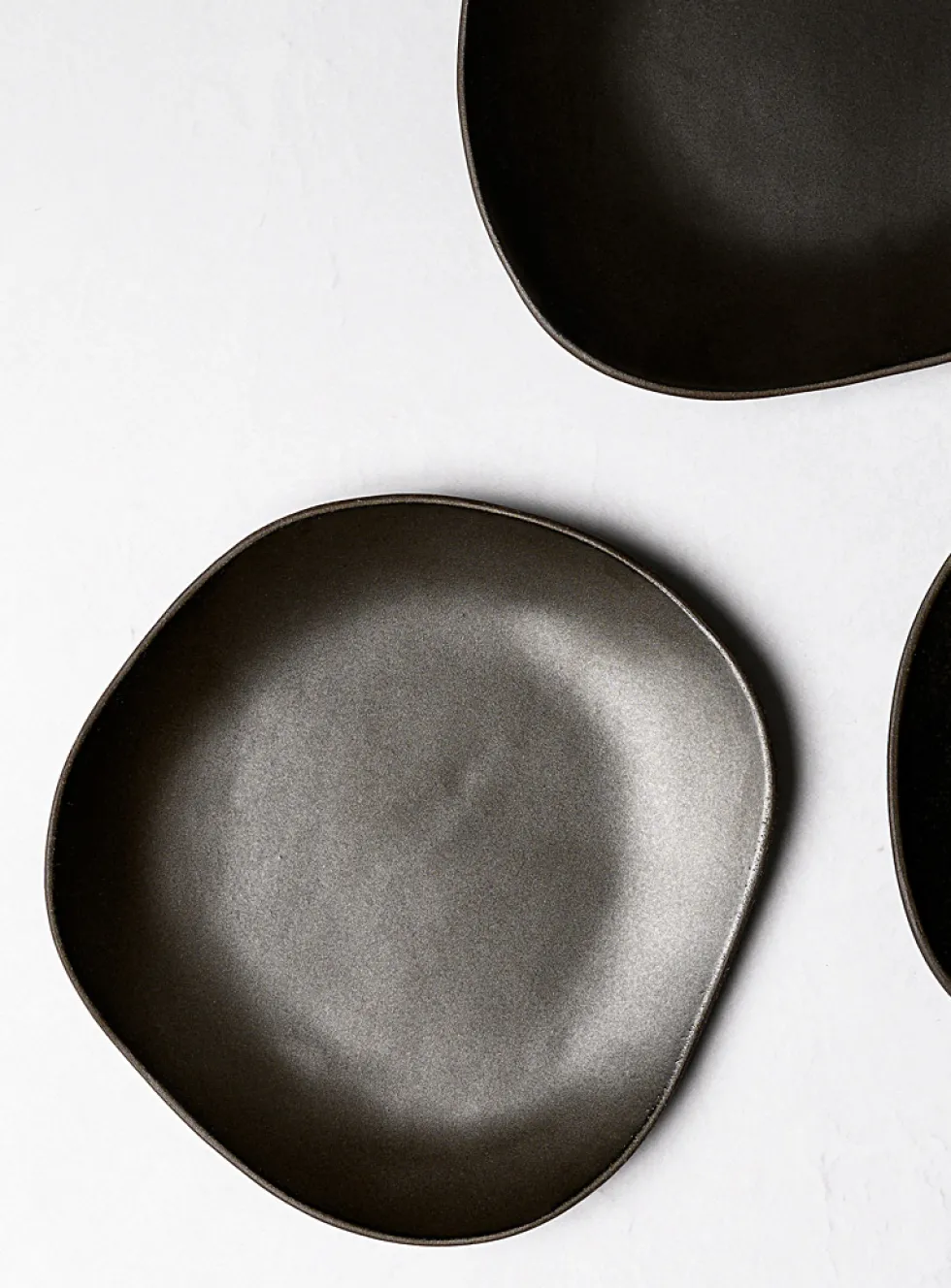 Small meander stoneware plate
