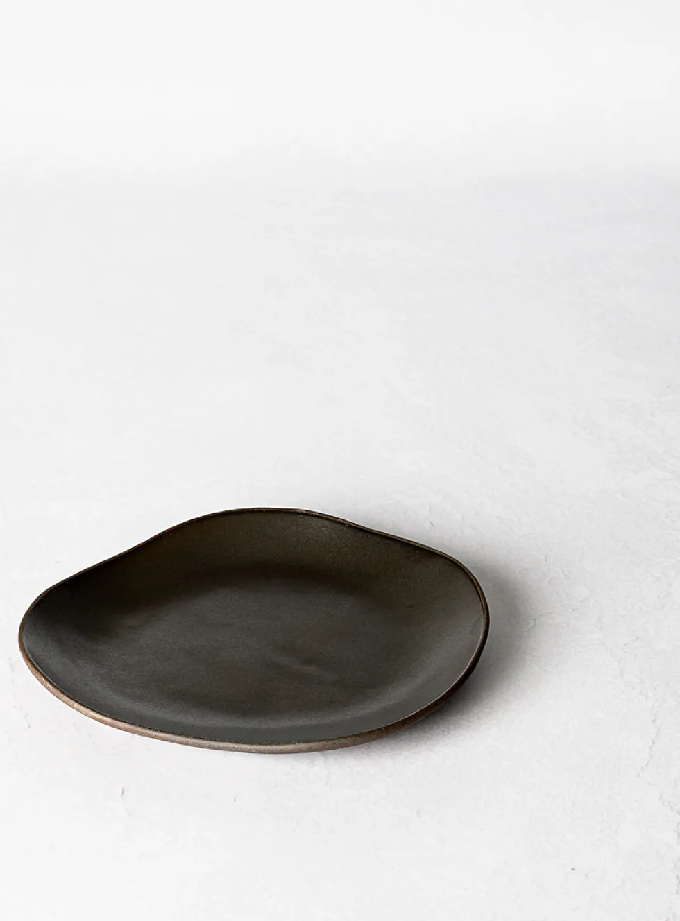 Small meander stoneware plate
