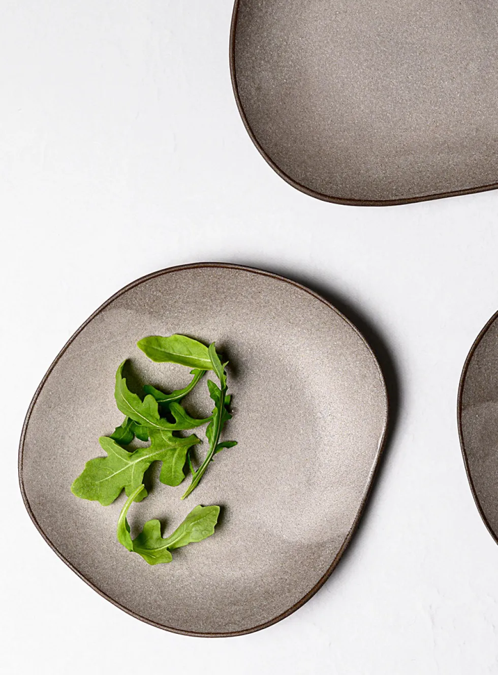 Small meander stoneware plate