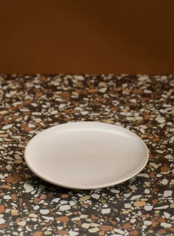 Small minimalist plate