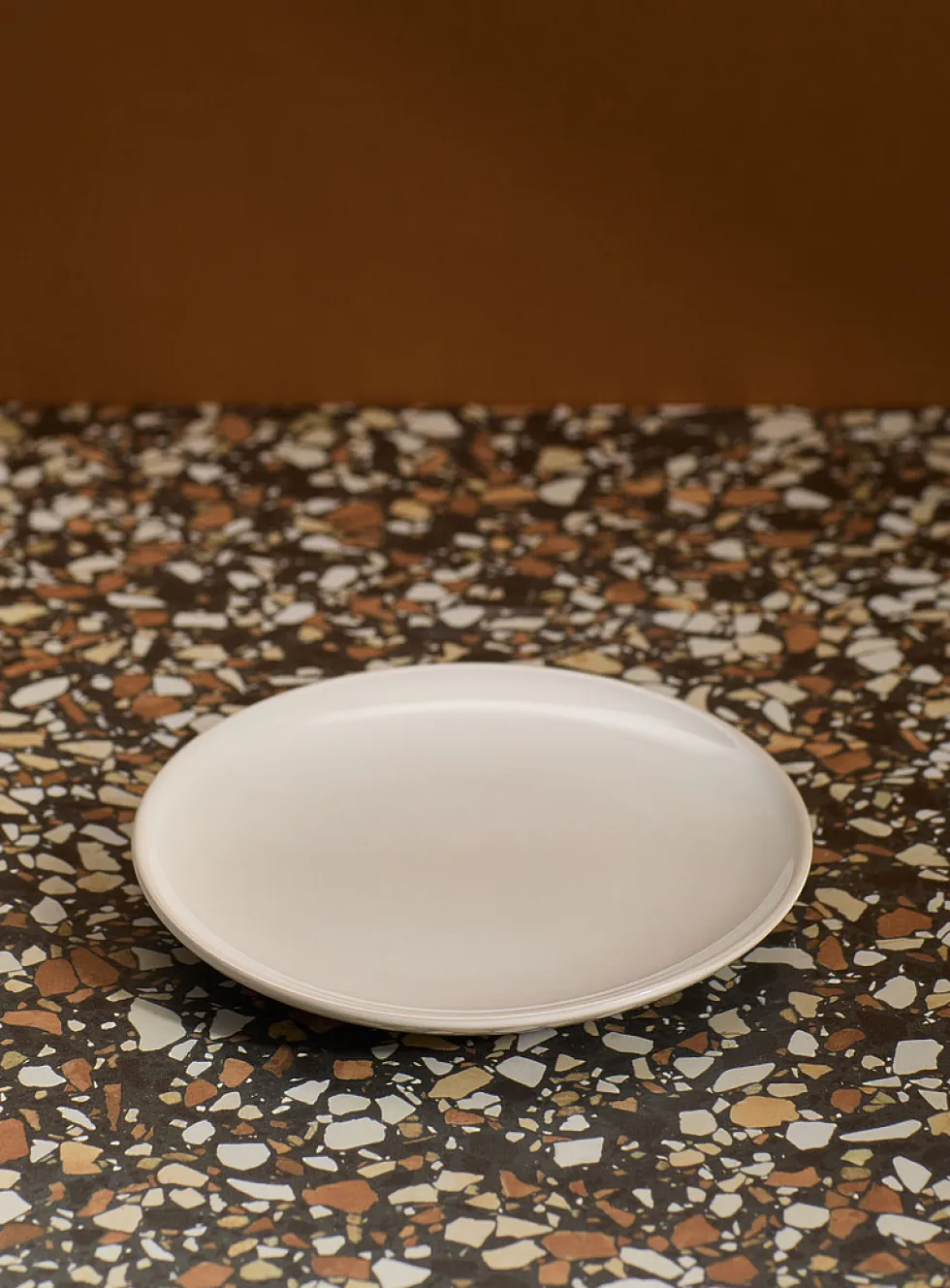 Small minimalist plate